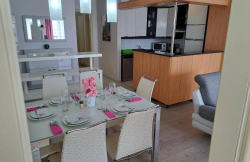 Apartment Holiday in Split, near the old town, three rooms, balcony, garage - Photo 32