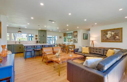 BBQ Ready and Fire Pit Chic Johnson City Home - Foto 4