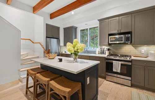 Bella and Dulce's Lakehouse by Juniper Holiday + Home - Photo 5