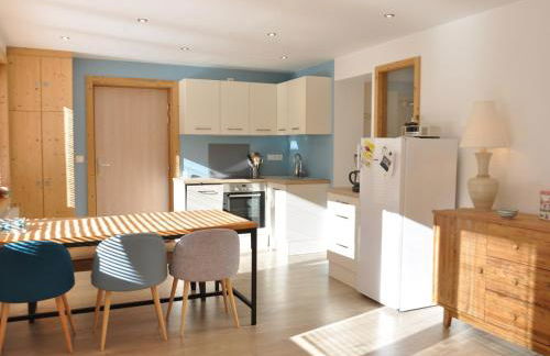 Appartement cosy avec terrasse au calme, parking privé - FR-1-692-3 - Foto 1