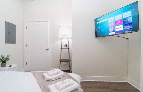 McCormick Place Amazing 2BR Suite with City View and Optional Parking for up to 8 guests Near Soldier Field and Lakefront Trail - Foto 18