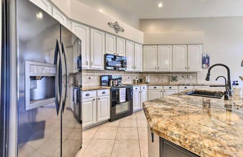 Relax Poolside in Mesa Family Home 12 Mi to Dtwn - Foto 10