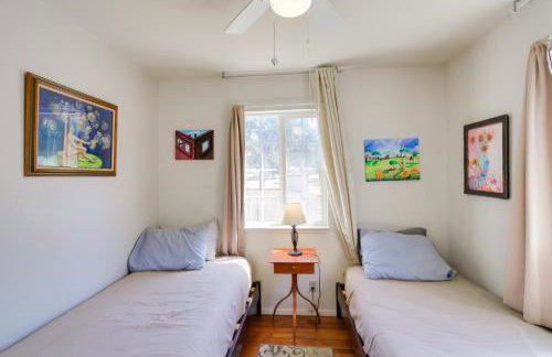 Fenced Yard and Grill Orville Cottage Near Trails! - Foto 14