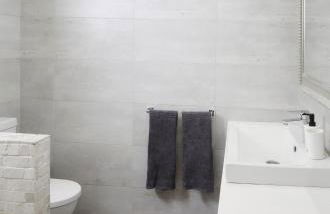 City Center Penthouse with Solarium 2 minutes from the Beach - Photo 9