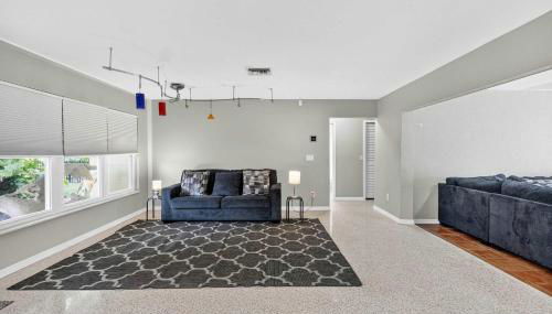 4BR Spacious Paradise - Photo 4