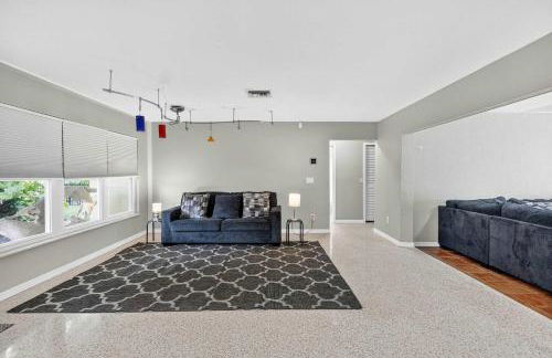 4BR Spacious Paradise - Photo 4