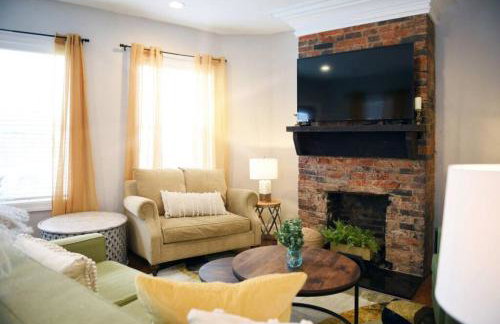 HostWise Stays - The Carnegie - Sauna, 1 Block from Butler St, Family Friendly - Foto 18