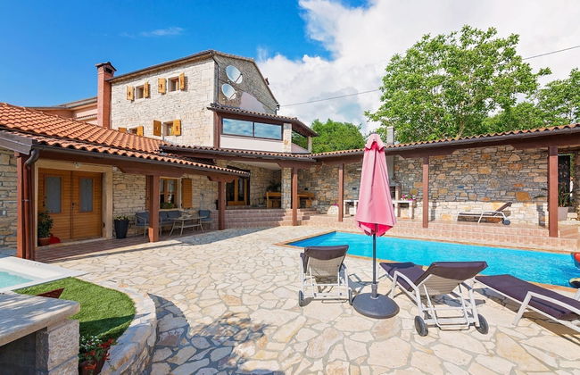 Perfect for Children, Garden With Pool, Playground and Walk in Whirlpool - Foto 37