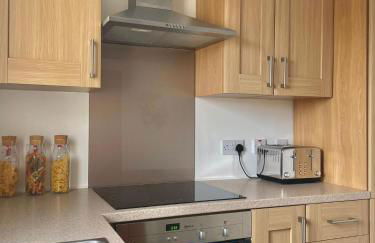 Bright 2-bedroom apartment with parking in Montrose - Photo 15