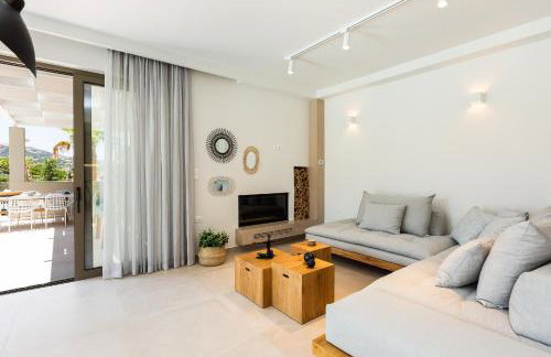 Vasilios Villa, with Pool, Gym & Close to Beach, By ThinkVilla - Foto 29