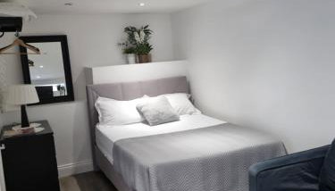 Modern self contain studio Own Private Access - Foto 3