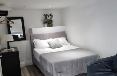 Modern self contain studio Own Private Access - Foto 3