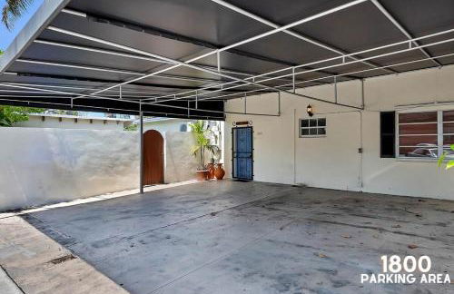 3 Home 12 bedroom compound with Pool and BBQ sleeps 24 - Foto 32