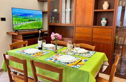 Tuscan Charm Spacious Florence Home - Photo 2