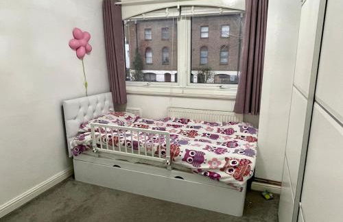 3 Bedroom House with a Private Garden - Foto 12