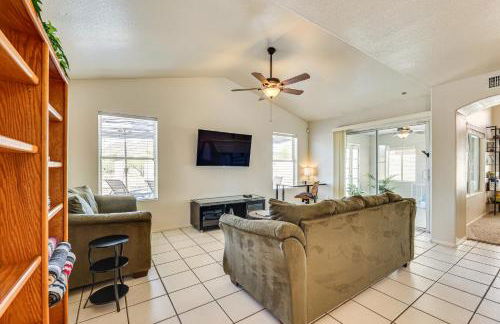 Swim with a View! Scenic Desert Retreat in Glendale - Foto 11