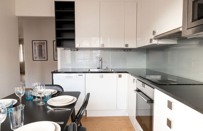 2ndhomes Modern & Cozy 2BR Apt w Balcony - Foto 10