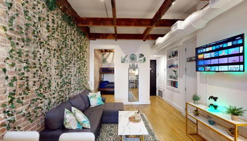 Chic Penthouse with bus stop at doorstep - 15 Minutes to NYC - Foto 2