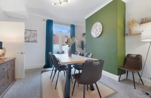 Spacious 4BR on Leafield Rd - Photo 16