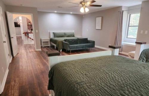 Large Hillside Retreat with Pool and Hot Tub - Foto 73