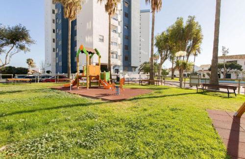 Apartamento en complejo residencial con piscina y garaje a 100m del mar - Foto 3