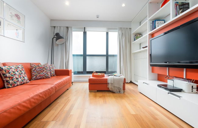 Two Bedroom Flat With Balcony in Central Wimbledon by Underthedoormat - Foto 1