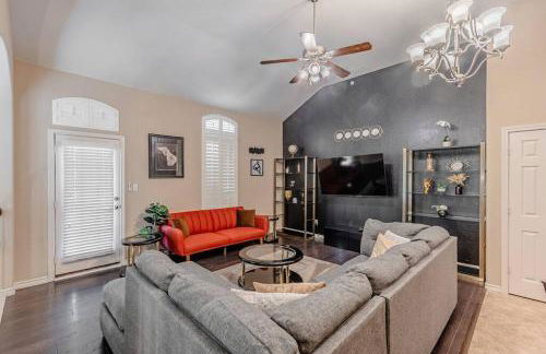 The Castle! by the Lake with Pool & Balcony West Plano - Foto 55