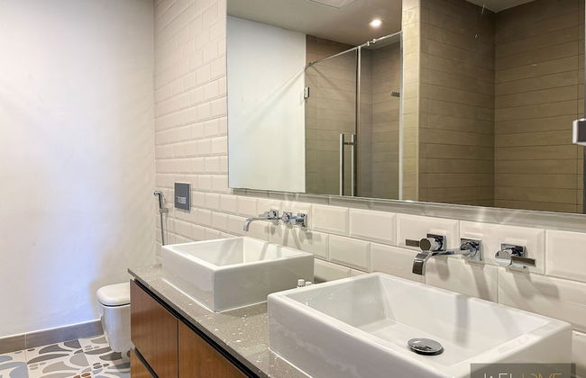 WelHome - Prime 1BR Apartment at Oia Residence - Photo 27