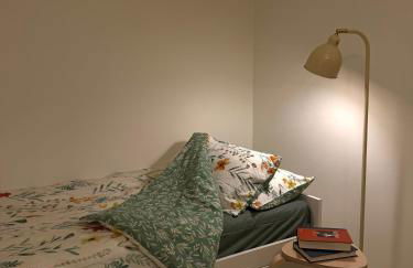 Thomas House on Train Tracks - Foto 8