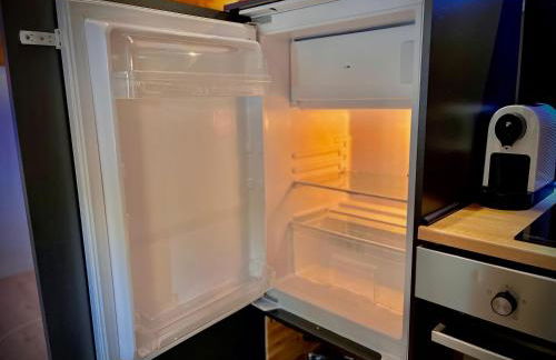 Stay by Home Deluxe Apartment WiFi-PS4-TV-Loft-Bath-Kitchen - Foto 27