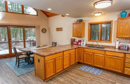 Cabin in the Woods by Simple Life Rentals - Foto 8