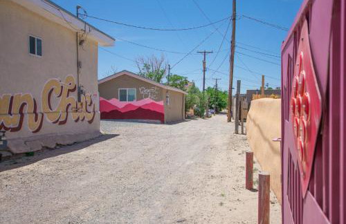 Bohemian ChiC SpaCation-Private HotTub-Close to Downtown-No Pet Fee! - Foto 54