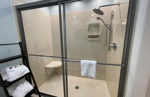 80BPD, Four bedroom, two 1 2 bath log-sided condo with lake view , garage condo - Foto 21