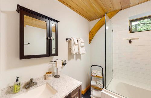 Lazy Lumberjack Hilltop Cabin - Photo 14