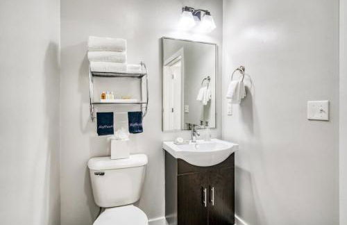 CozySuites Music Row Spacious 2BR with free parking 46 - Foto 29