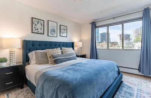 Vibrant Downtown, King Bed, Work Desk & Kitchen - Foto 2