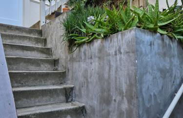 Charming 2BR Cottage with Bay and City Views-Gated Luxury Private Place - Foto 13