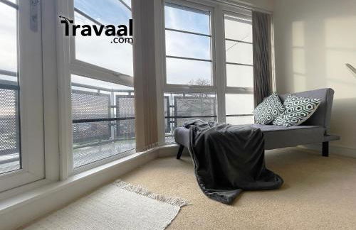 Travaal.©om - 2 Bed Serviced Apartment Farnborough - Foto 2