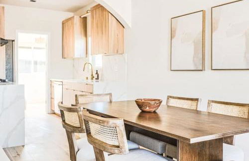 LA Retreat: Stylish 3BR Villa - Photo 6