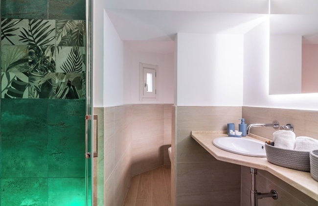 JOIVY Exclusive 2-Bedroom Villa with Private Garden - 5 minutes from the Colosseum - Photo 101