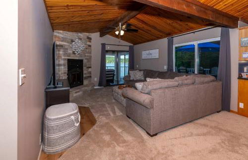 Lakefront Family Home Private Dock with Huge Views - Foto 7