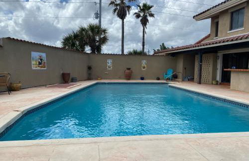 Flagler Beach Ocean Front Villa w/ Lg. In ground Pool-5-6Br/4Bth& attached apt - Photo 8