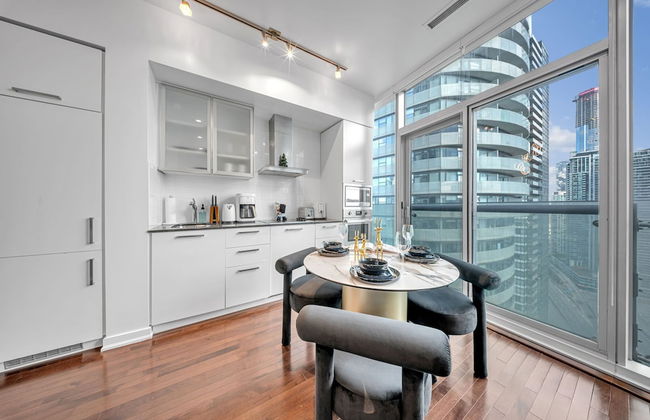 The Harbour Toronto - Photo 32