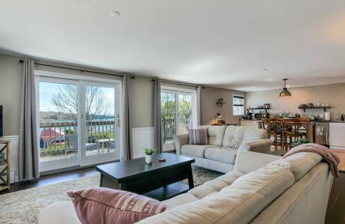 2BR Condo with Ocean Views in Downtown SW Harbor "Seaglass" - Foto 1