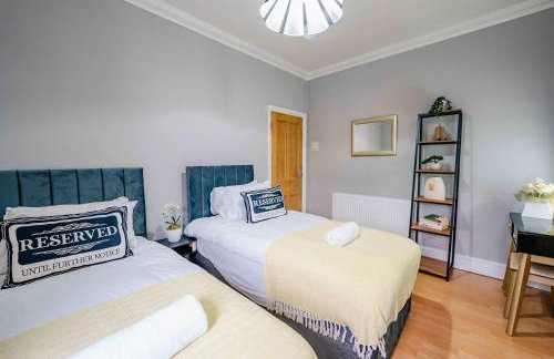 3BR 2Bath Home with Hot Tub Games Room By Stadium with Fast WiFi & Free Parking - Foto 54