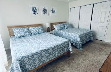 Cozy Home Walking Distance from Beach with Private Patio - Foto 8