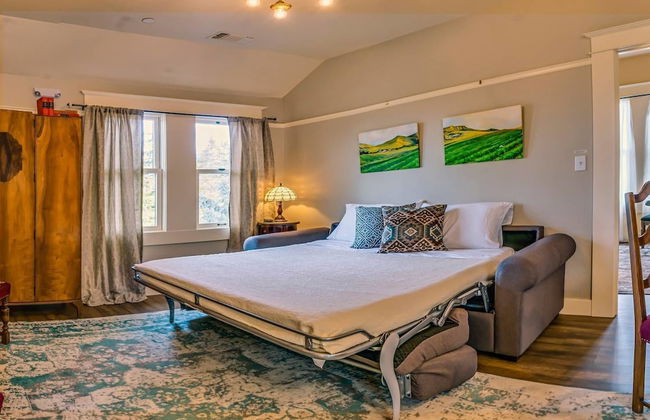 Redtail Suites ~ Entire Home ~ Sleeps 12 ~ Tesla Station - Foto 23