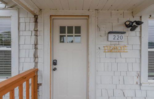 #StayinMyDistrict Coos Bay Goldfinch Cottage - Foto 24