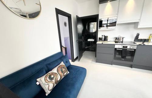 The Secret Agent Apartment - Brought to you by Coastline Retreats - Brand New - 2 mins walk to Beach - Childrens play den - Pool Table - Time Crisis Arcade Machine - Foto 35