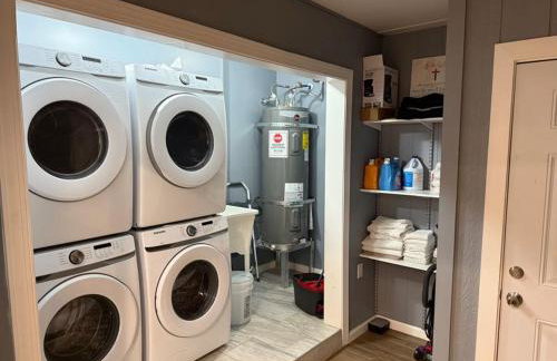 Stylish Remodeled 23 Large beds Near Elvis Presley - Foto 56